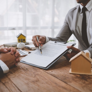 日本租赁合同中不可或缺的“连带保证人”与保证公司制度是什么？